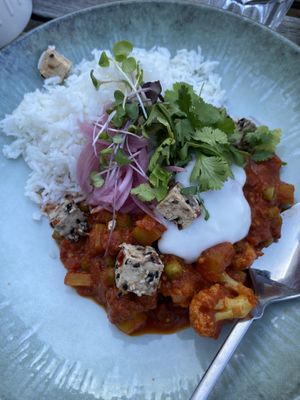 Cauliflower curry with tofu  at Die FETTE BEETE in Krefeld