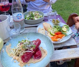Outside table and children's dish with additional olives.  at Die FETTE BEETE in Krefeld