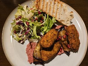 Homemade falafel with pink beetroot hummus, grilled aubergine & flatbread at Die FETTE BEETE in Krefeld