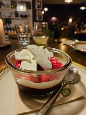 "Eton Mess" at Die FETTE BEETE in Krefeld
