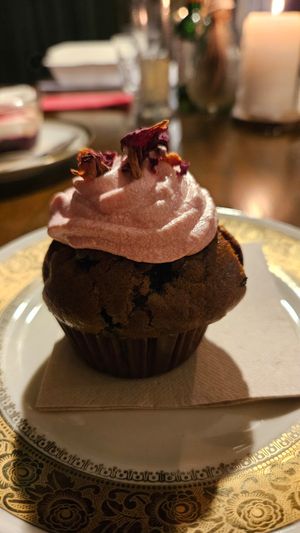 Blueberry cupcake at Die FETTE BEETE in Krefeld