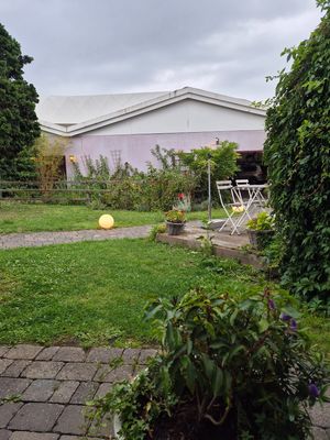 Der Hof zum draußen essen at Die FETTE BEETE in Krefeld