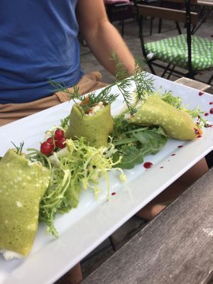 Veganer Lachs in herzhaften Crêpes  at Die FETTE BEETE in Krefeld
