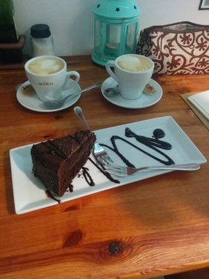 Vegan cake and lattes at Sanissimo - Malasaña in Madrid