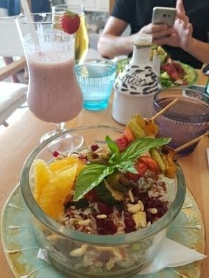 red rice bowl with grilled veggies, pine nuts and orange plus a smoothie with soya milk at Casa e Bottega Positano in Positano