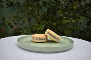 Alfajores de maicena con manjar de dátiles at Bluevegan.x in Puente Alto