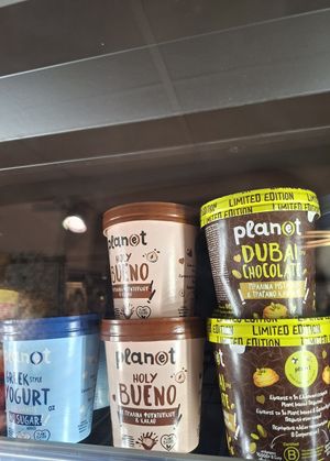 Vegan ice cream plan(e)t at Masoutis in Thessaloniki