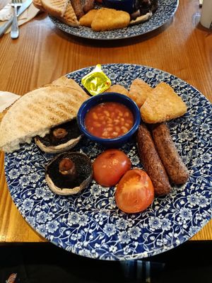 Full vegan breakfast (extra hash brown 51p) at The Bright Helm - JD Wetherspoon in Brighton