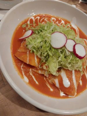 VCC 2025: enchiladas at Harvest Kitchen + Bar in Springfield