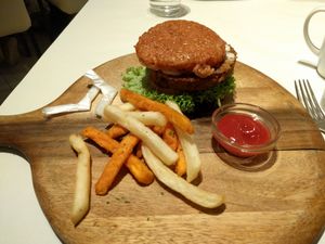 Burger at Sufood 舒果 in Central Singapore