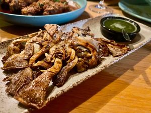 Seared Mushroom:
Gegrilde paddestoel van het moment met een pittig koriandersausje
€ 16
(Menu januari 2026)
 at YUSU in Ghent