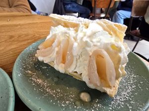 Millefeuille dessert at YUSU in Ghent