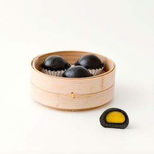 黑金流沙包Golden lava buns at Good Bridge 虹桥素坊 in Shanghai