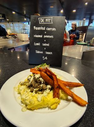 Delicious meal €5 at De Pit in Utrecht
