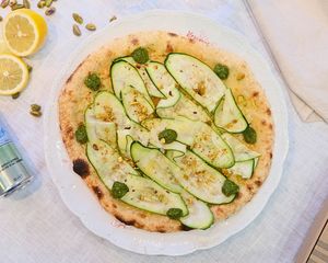 Zucci Vegan (courgettes marinées au citron)
Pesto de pistaches et éclats de pistache torréfiée.  at Milo Pizzas in Nancy