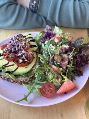 Sandwich avocado, salade frambozen dressing  at Raspberry Maxx in Meijel