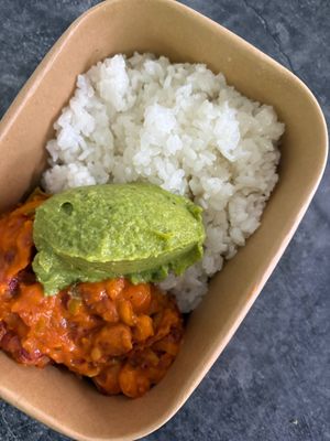 Lobio with Rice & Broccoli Pâté
Spiced bean stew (Lobio) served with fluffy rice and a unique, silky broccoli pâté. A comforting, filling, and traditional plant-based classic. at Llévatelo in Valencia