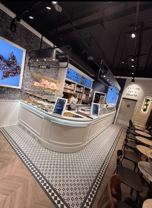 cozy atmosphere at LA DOLCERIA aROMA AM TACHELES in Berlin