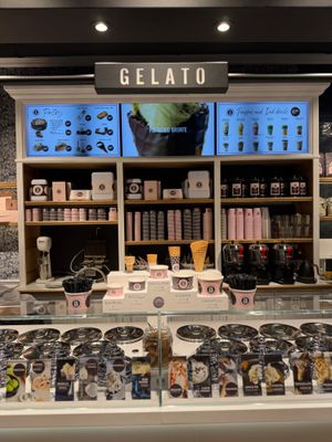 vegan gelato flavors at LA DOLCERIA aROMA AM TACHELES in Berlin