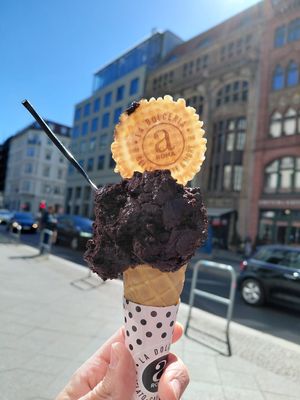 Sehr schmackhaftes Schokoeis! at LA DOLCERIA aROMA AM TACHELES in Berlin