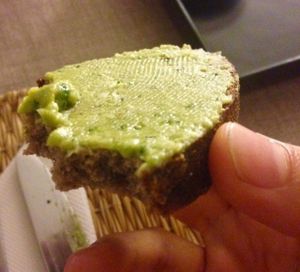 Rye bread with green hummus (vegan) at Jardim dos Sentidos in Lisbon
