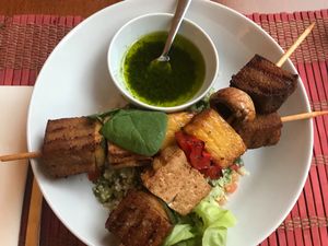 Kebab com tabule  at Jardim dos Sentidos in Lisbon