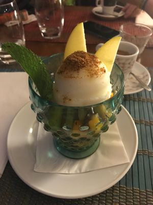 Salada de fruta com sorvete de citrinos at Jardim dos Sentidos in Lisbon