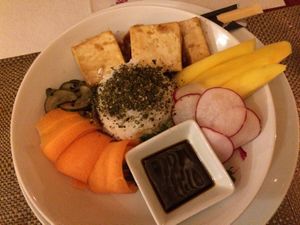 Sushi bowl at Jardim dos Sentidos in Lisbon