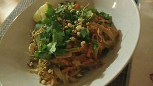 Tallarines estilo tailandés at Jardim dos Sentidos in Lisbon