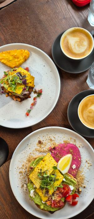 Vegan Zucchini Corn Fritters and Vegan Smashed Avocado at Beans and Beers Torquay in Torquay