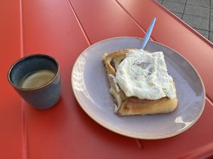 Weiße Schoki mit Himbeere und Espresso  at Cowvana in Magdeburg