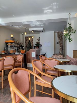 Eat-in space at Le Goûter Parisien in Paris