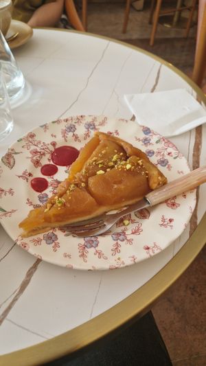 Tarte tatin at Le Goûter Parisien in Paris