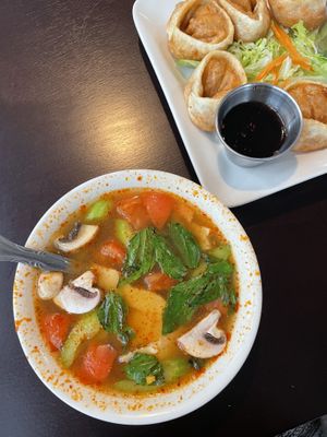 Tom Yum Gai and Fried Dumplings 😍 at My Thai Vegan Cafe in Boston