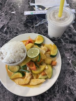 Yellow curry with “shrimp”, and banana smoothie with boba  at My Thai Vegan Cafe in Boston