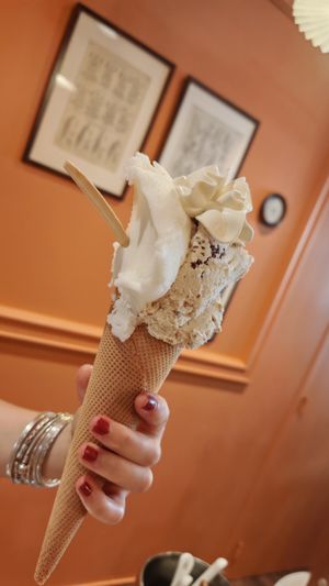  at LaCrèma  in Paris