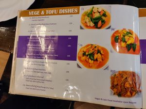 Menu: vege + tofu dishes at Kruaboon Thai in Bangkok