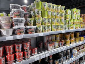 Ramen cups (with cleary labelled products)  at Tains Mein-Asiamarkt Bonn in Bonn