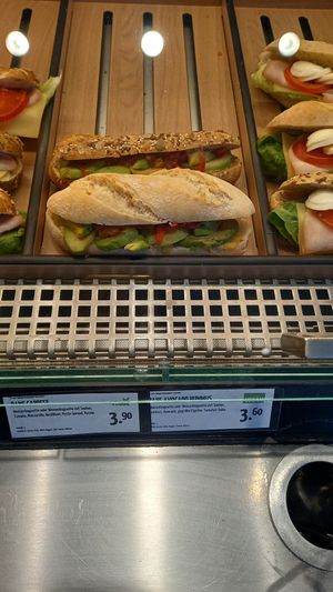 pane avocado hummus sandwich 3,60€ at BackWerk in Solingen