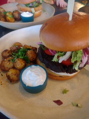 Burger 2 (with lentil-based "kosmos" patty) at Café Ojo in Odense
