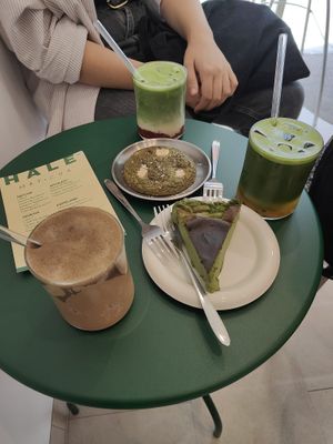 Strawberry matcha
Passion fruit matcha
Miso caramel hojicha
Matcha & white chocolate cookie
Matcha cheesecake at Hale Matcha in Lisbon