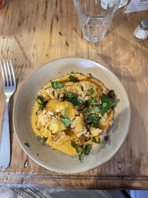 Plat du jour, choux fleur rôti et purée de poivron   at Croustille in Toulouse