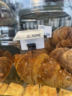 Vegan carrot croissant  at Buenas Migas - Barcelona in Catalonia