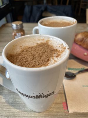 Chai oak latte  at Buenas Migas - Barcelona in Catalonia