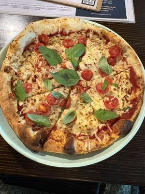 Vegan pizza   at Waterloo Station Hotel in Salisbury