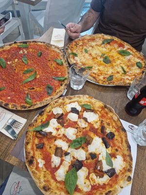 Pizza Siciliana and marinara. at Al Solito Porzio | Pizzeria Palermo in Palermo