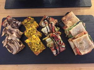 Vegan pizza!!! tasting plate at Fast and Bio in Alicante