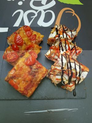 vegan pizza at Fast and Bio in Alicante