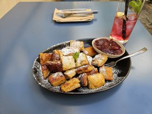 Kaiserschmarrn and Rosebud ice tea at SOULA in Vienna