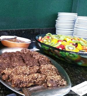 Torta de banana e frutas! 😋 at Vegg's Restaurante in Sao Paulo